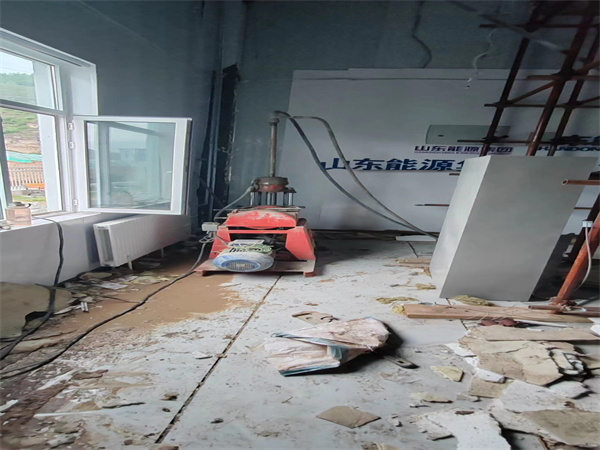 疏勒地基基础下沉墙体裂缝加固注浆顶升施工